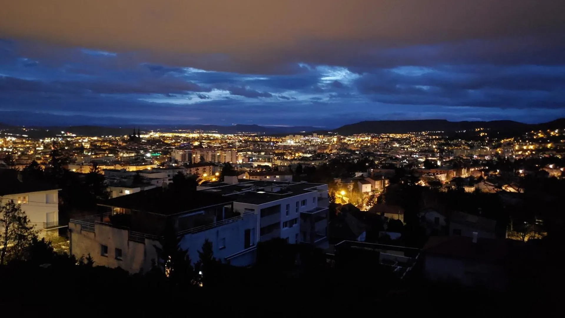 Entre Ville Et Nature - Les Hauts De Clermont Francia